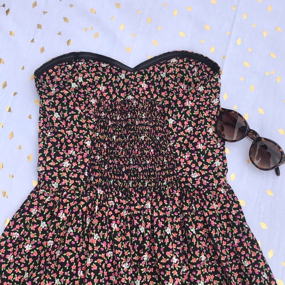 NWOT Black and Floral Strapless Dress S - Picture 5 of 16